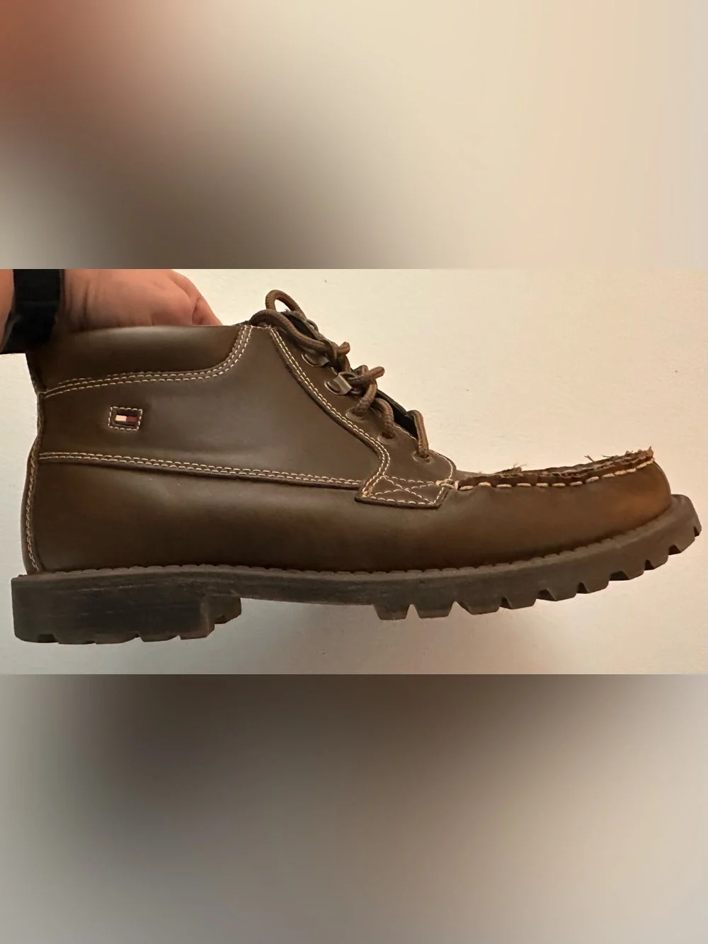 Tommy Hilfiger sturdy leather